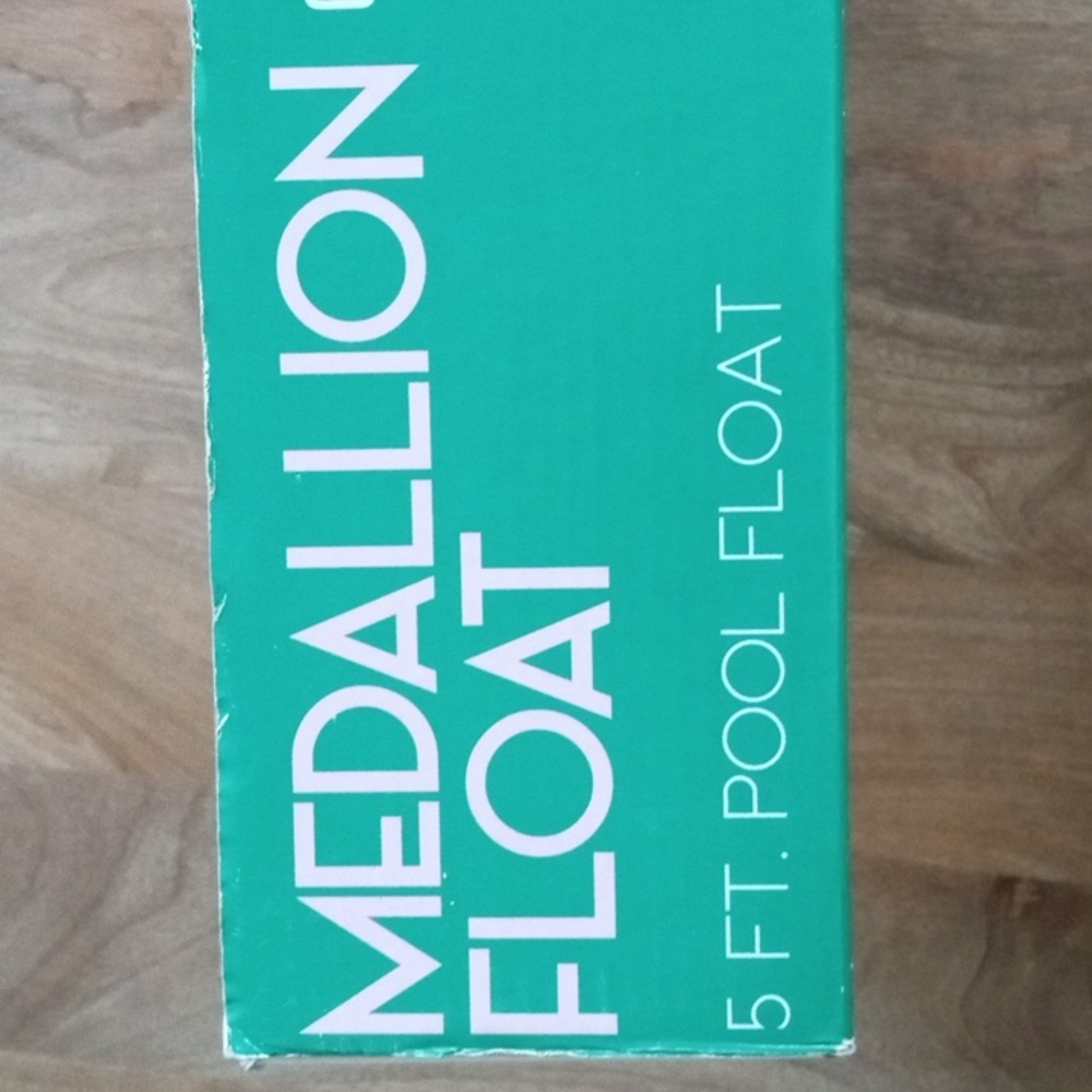 Medallion Pool Float - Picture 2 of 5